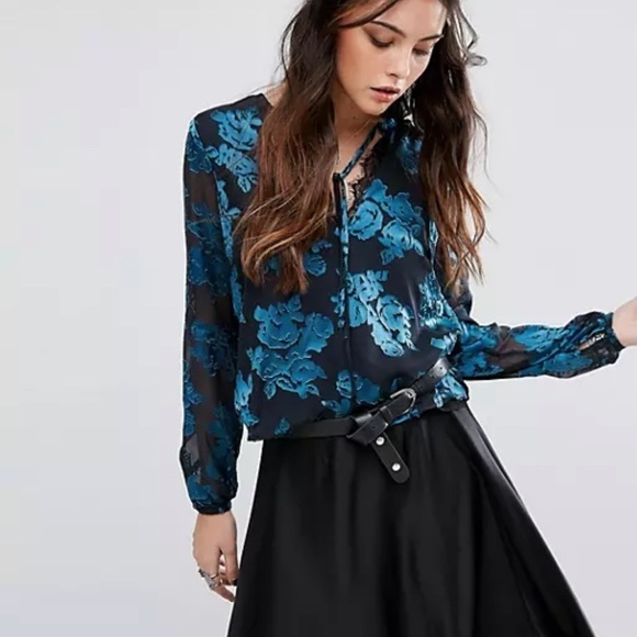 Lovers + Friends Lace Trim Floral Top Size S - Picture 1 of 6